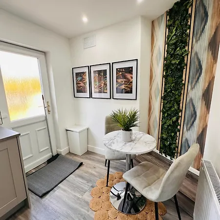 R-1 Newly Renovated En-suite Self Contained Private In Selly Oak Vendégház *